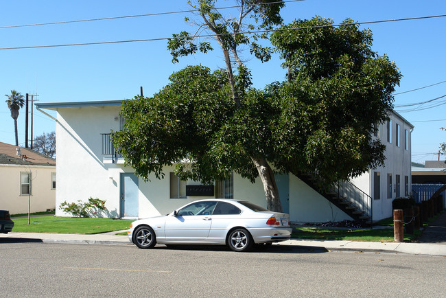 133-147 W B St in Port Hueneme, CA - Building Photo - Building Photo