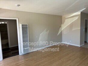 9332 Elm Vista Dr in Downey, CA - Foto de edificio - Building Photo