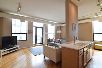 910 S Michigan Ave, Unit 1015 in Chicago, IL - Building Photo - Building Photo