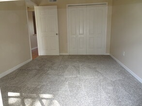 Pine Castle Villas Apartments in Orlando, FL - Foto de edificio - Building Photo