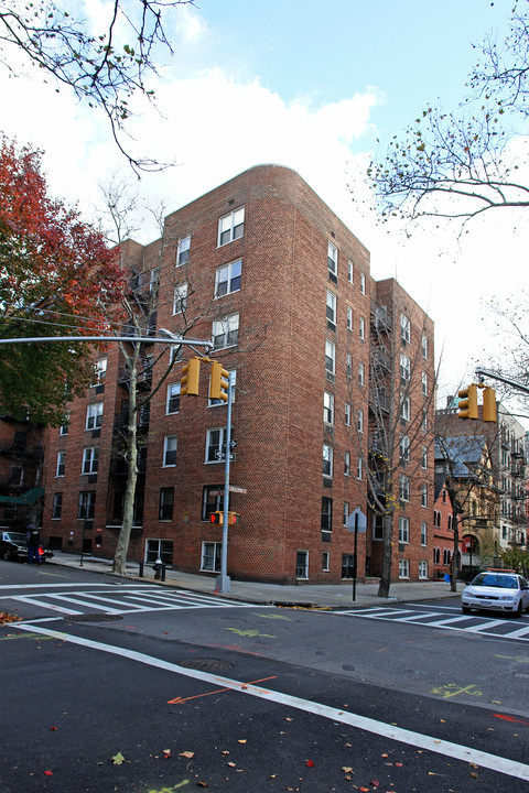 245 Henry St in Brooklyn, NY - Building Photo