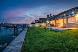 4047 Greentree Dr in Oceanside, NY - Foto de edificio - Building Photo