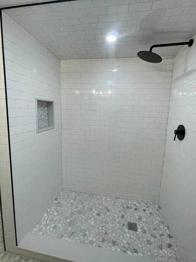 311 Hamilton St, Unit Basement in Harrison, NJ - Building Photo - Building Photo