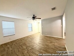 24230 Saffron Plum in San Antonio, TX - Foto de edificio - Building Photo