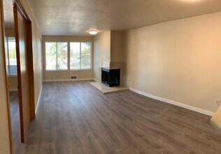 Rosecrest Apartments in Kirkland, WA - Foto de edificio - Building Photo