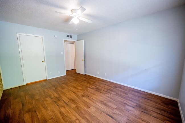 Courtyard Apartments in Longview, TX - Building Photo - Interior Photo