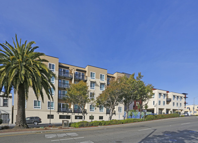 6800 Mission in Daly City, CA - Foto de edificio - Building Photo