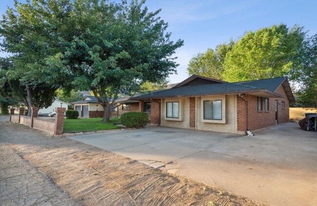 34 E 350 N in Hurricane, UT - Building Photo - Building Photo