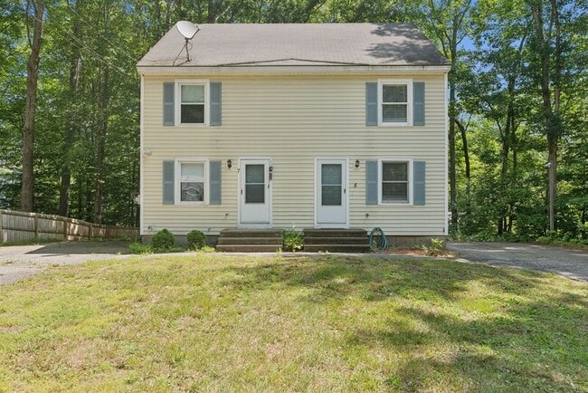 5 Woodvale Ct in Sanford, ME - Building Photo - Building Photo