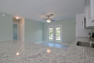 1322 Miramar St-Unit -2 in Cape Coral, FL - Foto de edificio - Building Photo
