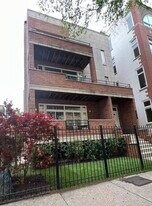 2424 N Southport Ave in Chicago, IL - Building Photo