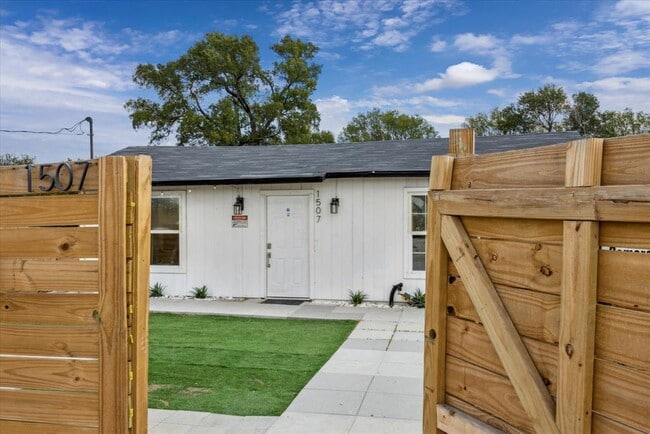 property at 1507 Bastrop Hwy