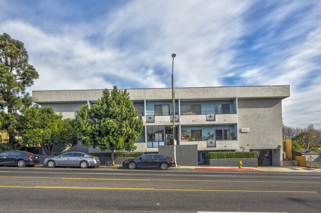 1400 N Fairfax Ave in West Hollywood, CA - Foto de edificio - Building Photo