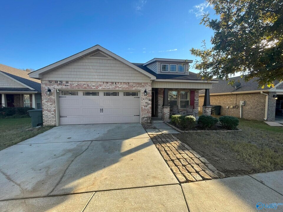 709 Oak Cove Ln NW in Madison, AL - Building Photo