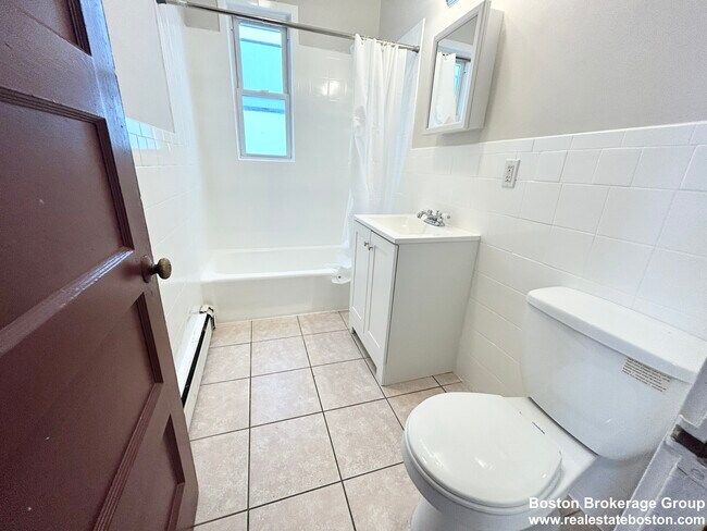 24 Maryland St, Unit #2 in Boston, MA - Building Photo - Building Photo