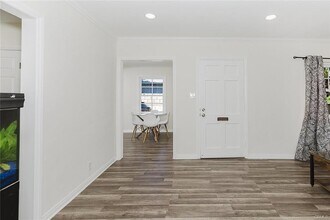 13842 Hamlin St in Los Angeles, CA - Building Photo - Building Photo