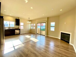 5827 Carlton Way, Unit 201 in Los Angeles, CA - Foto de edificio - Building Photo