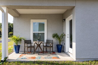 West Shire Village in Ocala, FL - Foto de edificio - Building Photo