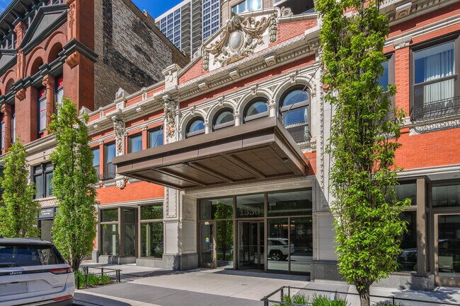 1550 N Clark St in Chicago, IL - Building Photo - Building Photo
