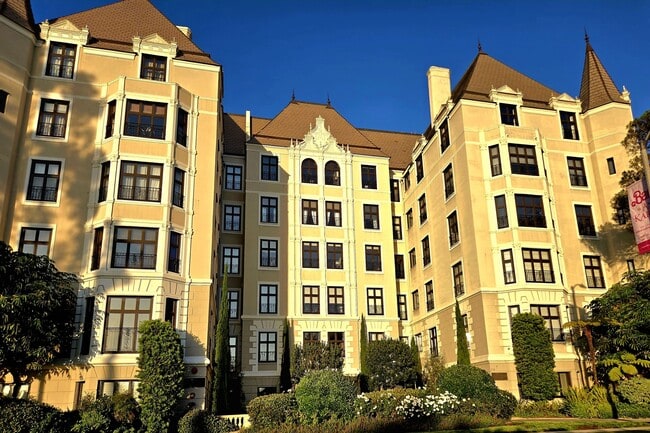 property at 316 N Rossmore Ave