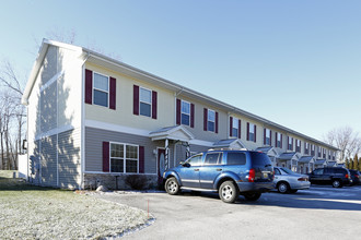 Cross Creek Apartments in Temperance, MI - Foto de edificio - Building Photo