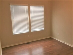 220 Kemperwood Dr in Pataskala, OH - Building Photo - Building Photo