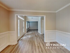 9260 Carnes Estates Dr in Jonesboro, GA - Foto de edificio - Building Photo