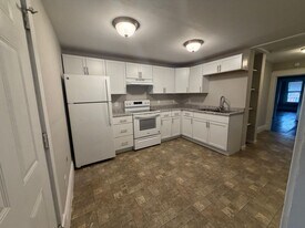 1708 Faraon St in St. Joseph, MO - Building Photo