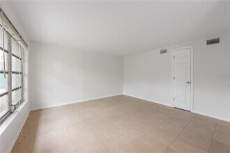 208 Magnolia Ave in Anna Maria, FL - Building Photo - Building Photo