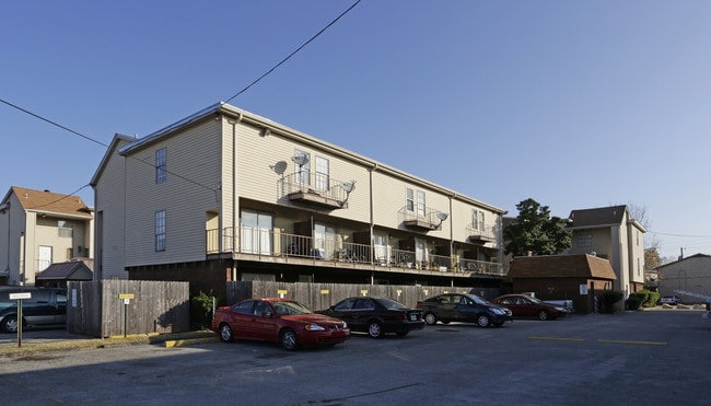 Woodridge Condominiums in Metairie, LA - Foto de edificio - Building Photo