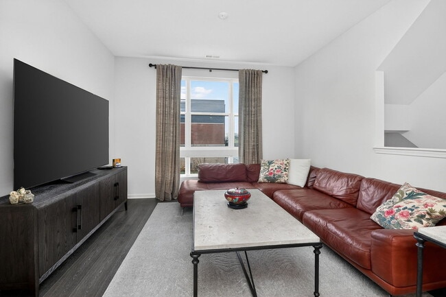 2213 Venture Dr in Schaumburg, IL - Building Photo - Building Photo