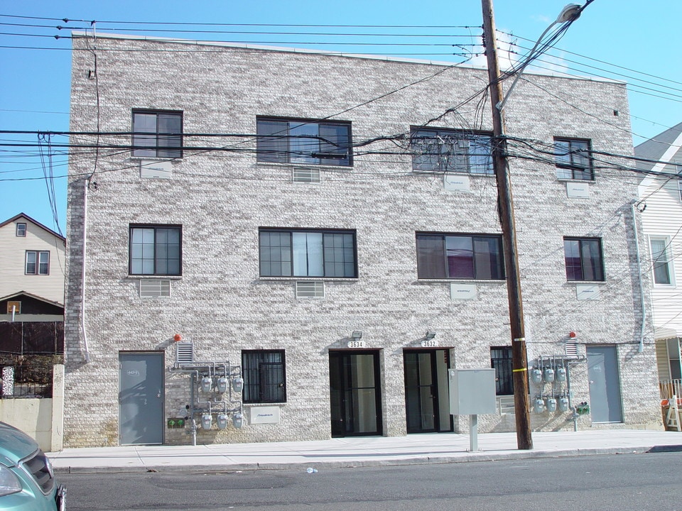 3632 Olinville Ave in Bronx, NY - Foto de edificio