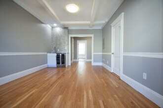 142 Sutherland Rd, Unit #2 in Boston, MA - Foto de edificio - Building Photo