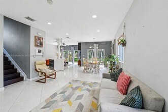 3228 SE 3rd Dr in Homestead, FL - Building Photo - Building Photo