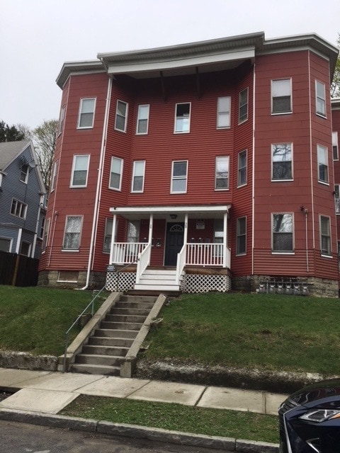 28 Paine St, Unit 2 R in Worcester, MA - Building Photo
