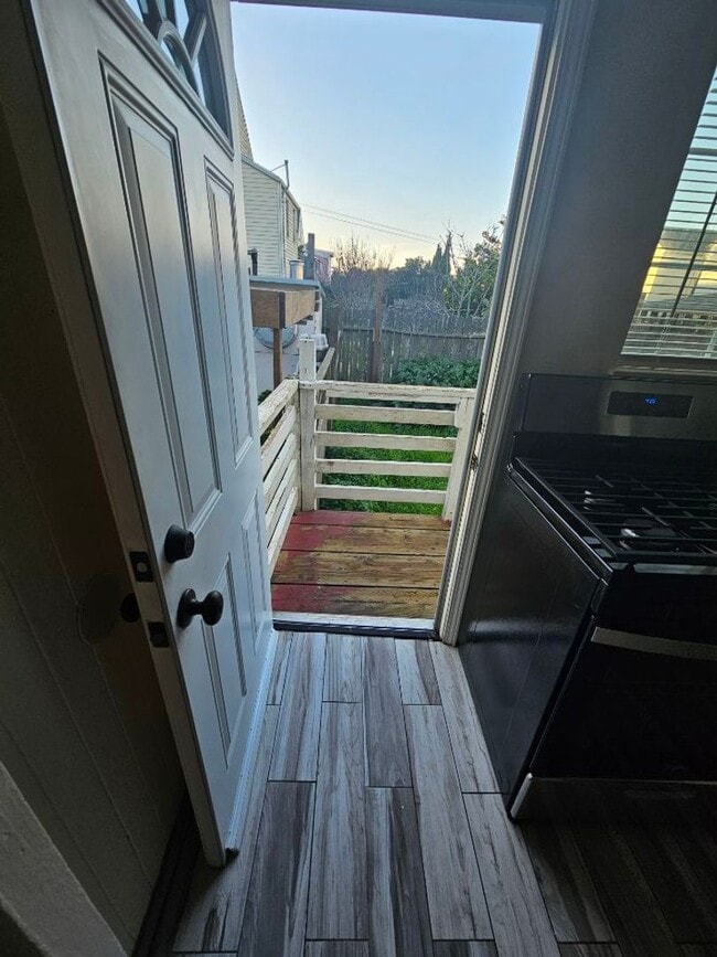 1210 Newhall St in San Francisco, CA - Building Photo - Building Photo