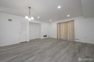 805 Darlington Dr in Old Bridge, NJ - Building Photo - Building Photo