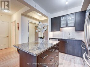 9088 Yonge St in Richmond Hill, ON - Building Photo - Building Photo