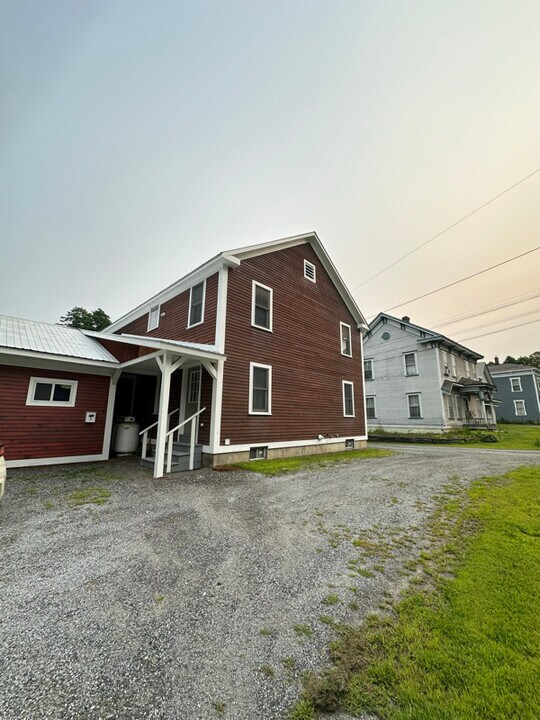 17 Central St in Randolph, VT - Building Photo