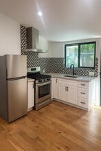 5644 Oso Ave in Los Angeles, CA - Building Photo - Building Photo