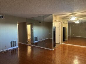 209 NE Lincoln Cir N in St. Petersburg, FL - Building Photo - Building Photo