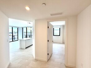 1910 NW 1st Pl, Unit B20 in Miami, FL - Building Photo - Building Photo