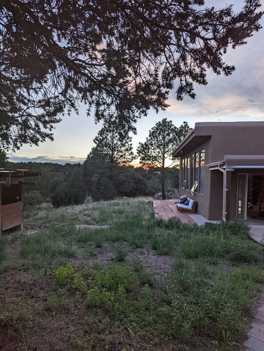 107 Paseo Nopal in Santa Fe, NM - Building Photo