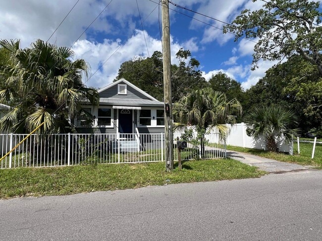 56 N Whitney St in St. Augustine, FL - Building Photo - Building Photo
