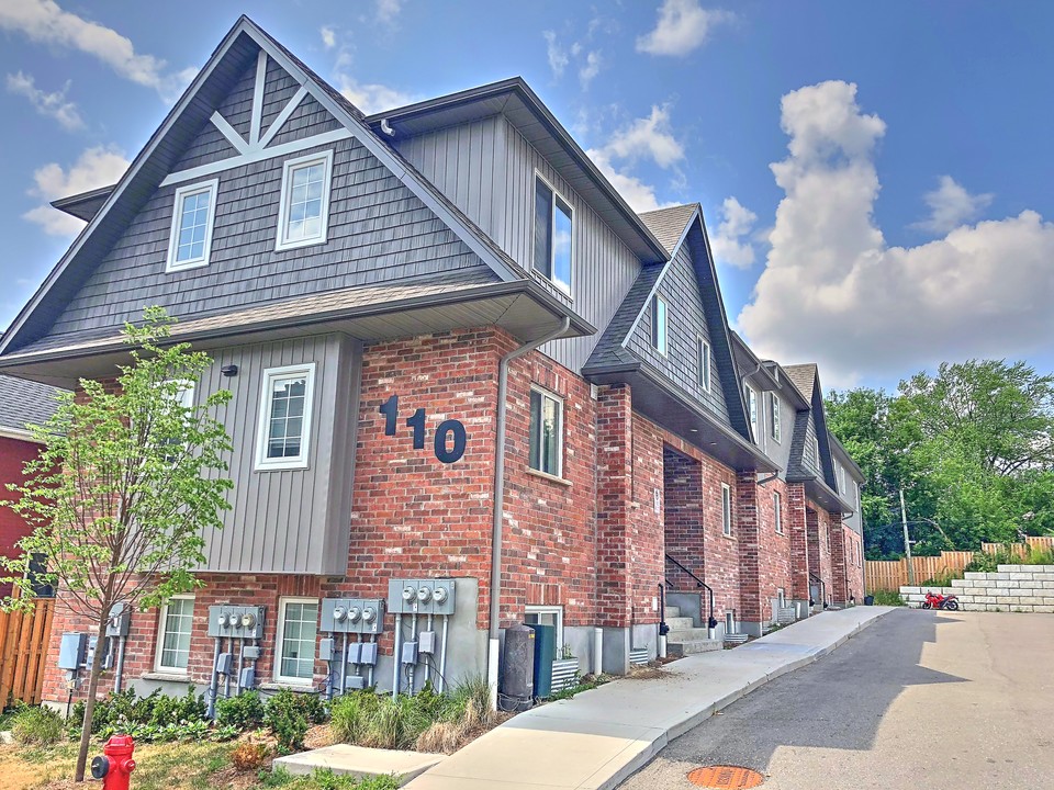 The Madison Flats in Kitchener, ON - Building Photo