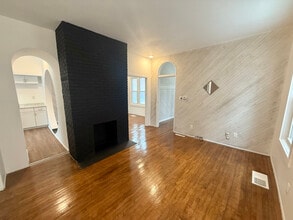 32 Garner St, Unit Left in Cohoes, NY - Foto de edificio - Building Photo