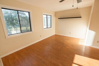 1335 Airport Dr in Tallahassee, FL - Building Photo - Building Photo