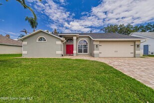 1914 Jacques Dr in Melbourne, FL - Building Photo