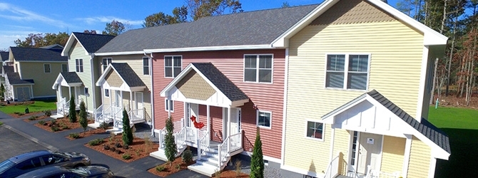 Calawa Court in Litchfield, NH - Building Photo