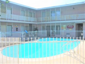 570 E 64th St in Long Beach, CA - Building Photo - Building Photo